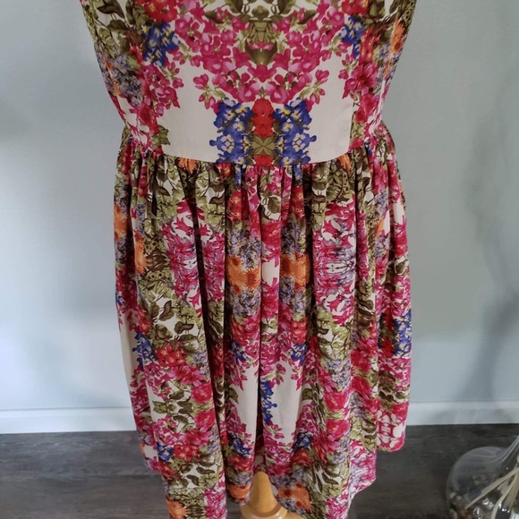 Gorgeous dress - Picture 7 of 13